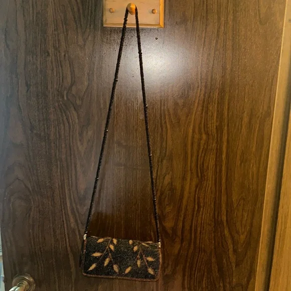 Lynne Jerome beaded round over the shoulder purse. - Picture 4 of 8